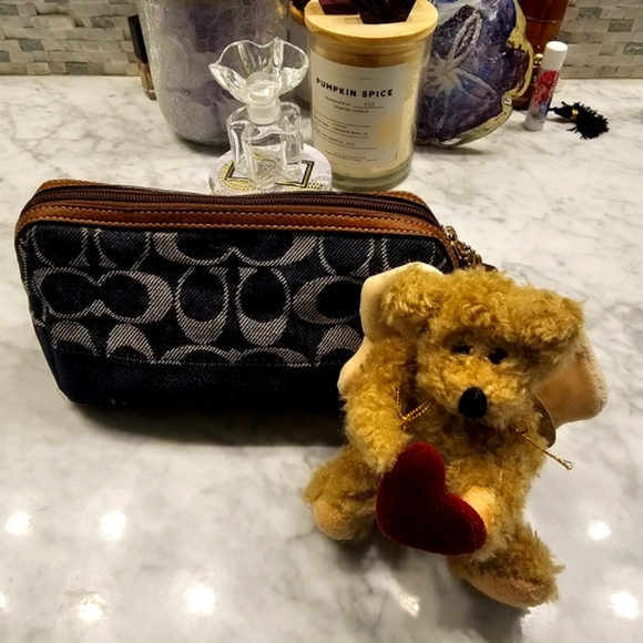 VINTAGE WOMEN'S COACH DENIM MAKEUP BAG IN LEATHER COLOR BLUE WITH BROWN TRIM - Picture 2 of 16